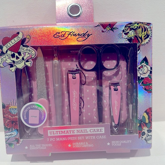 Ed Hardy Ultimate Nail Care 7 Piece Mani/Pedi Set with Case. - Picture 1 of 3